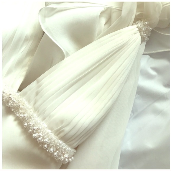 David's Bridal Dresses & Skirts - David’s Bridal Halter Wedding Dress size 4